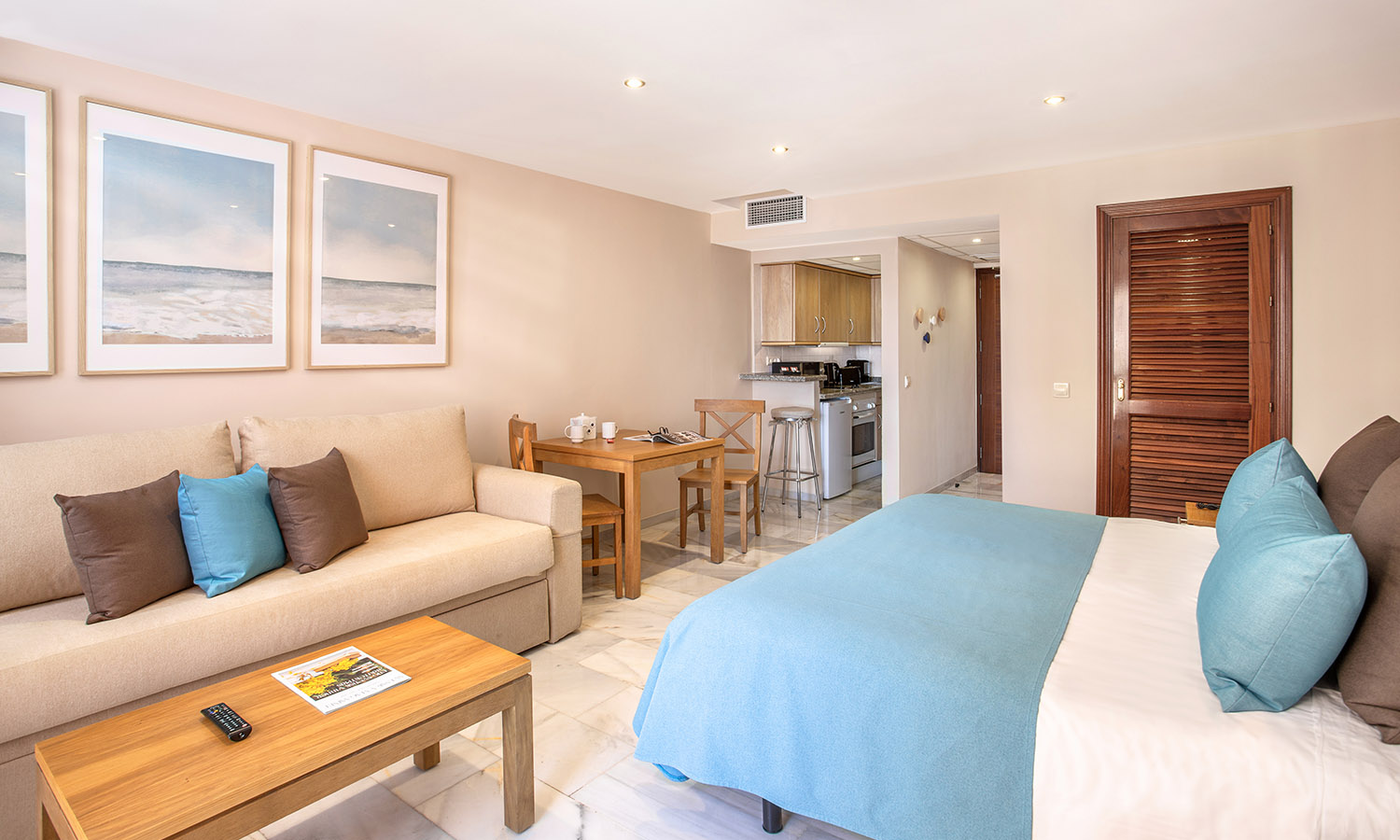 Estudio con vista mar parcial